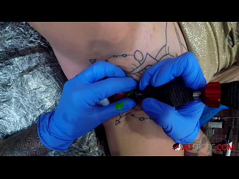 ❤️ Extremely tattooed hottie Sully Savage got a tattoo on her clitoris ️❌ Porno at us en-us.porngifmag-com.ru ❌️